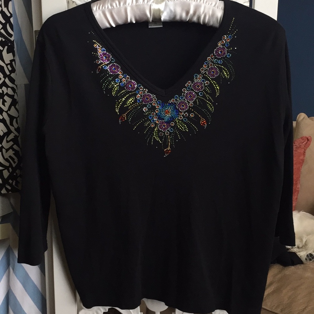 Get lucky USA. Long sleeve black tea with stones.